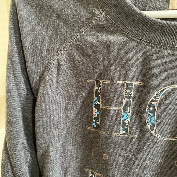 Hollister gray sweatshirt size medium - Picture 4 of 6